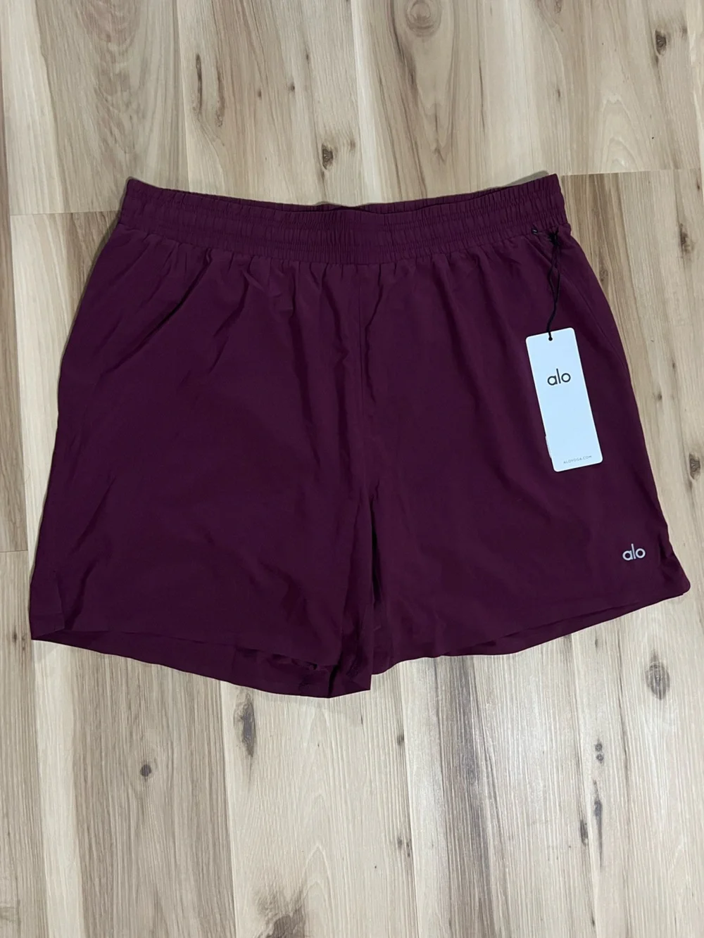 ALO Yoga Men's Athletic Shorts in Burgundy